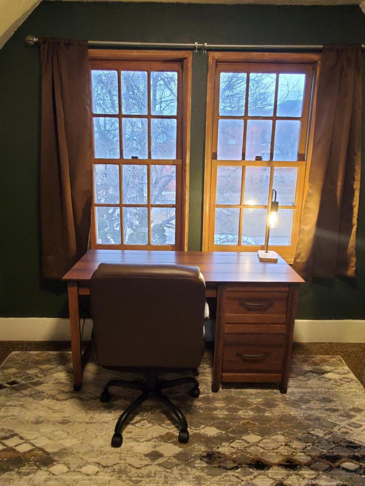 Cozy 1-bedroom Townhouse Near Downtown *