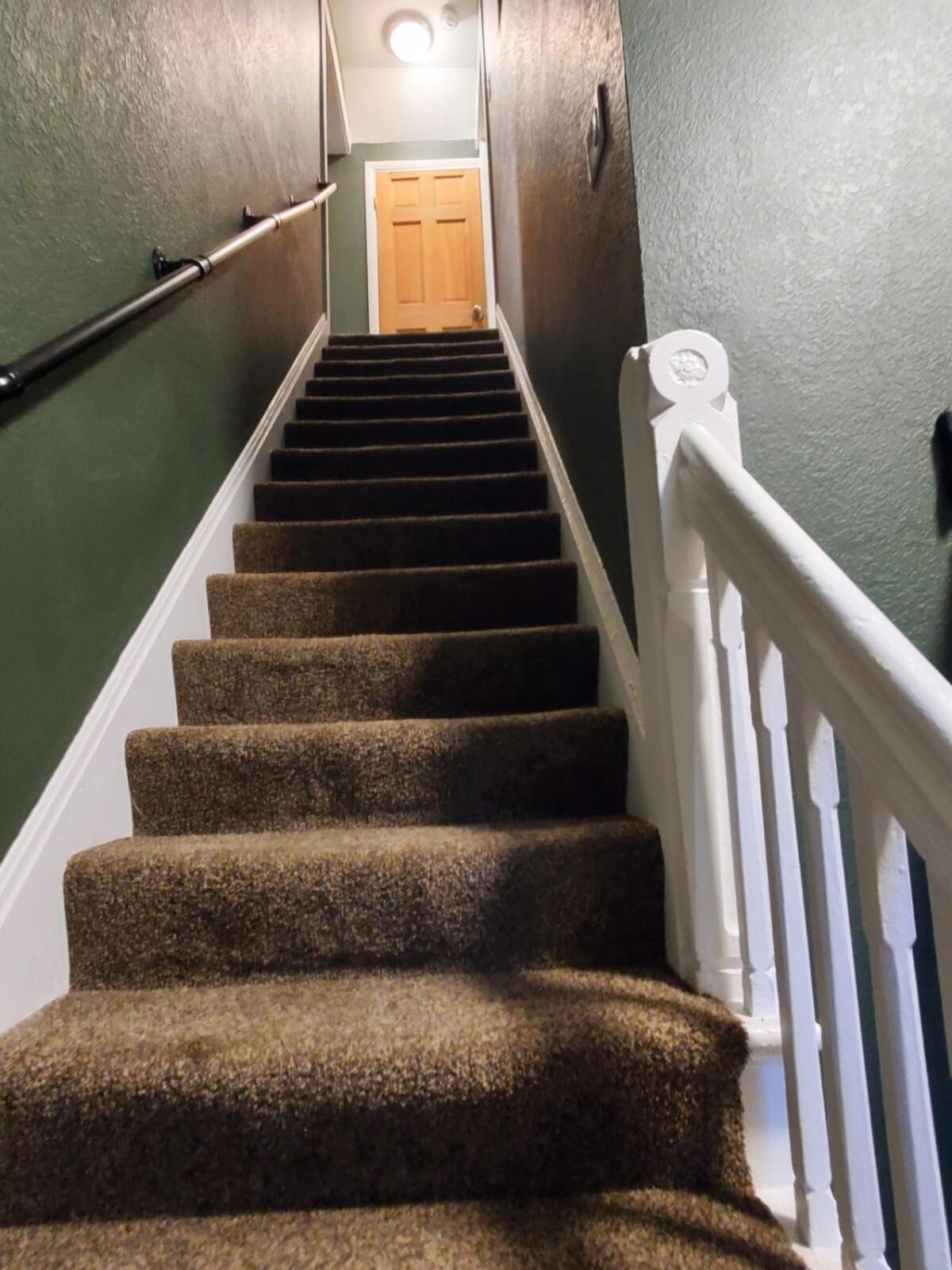 Cozy 1-bedroom Townhouse Near Downtown