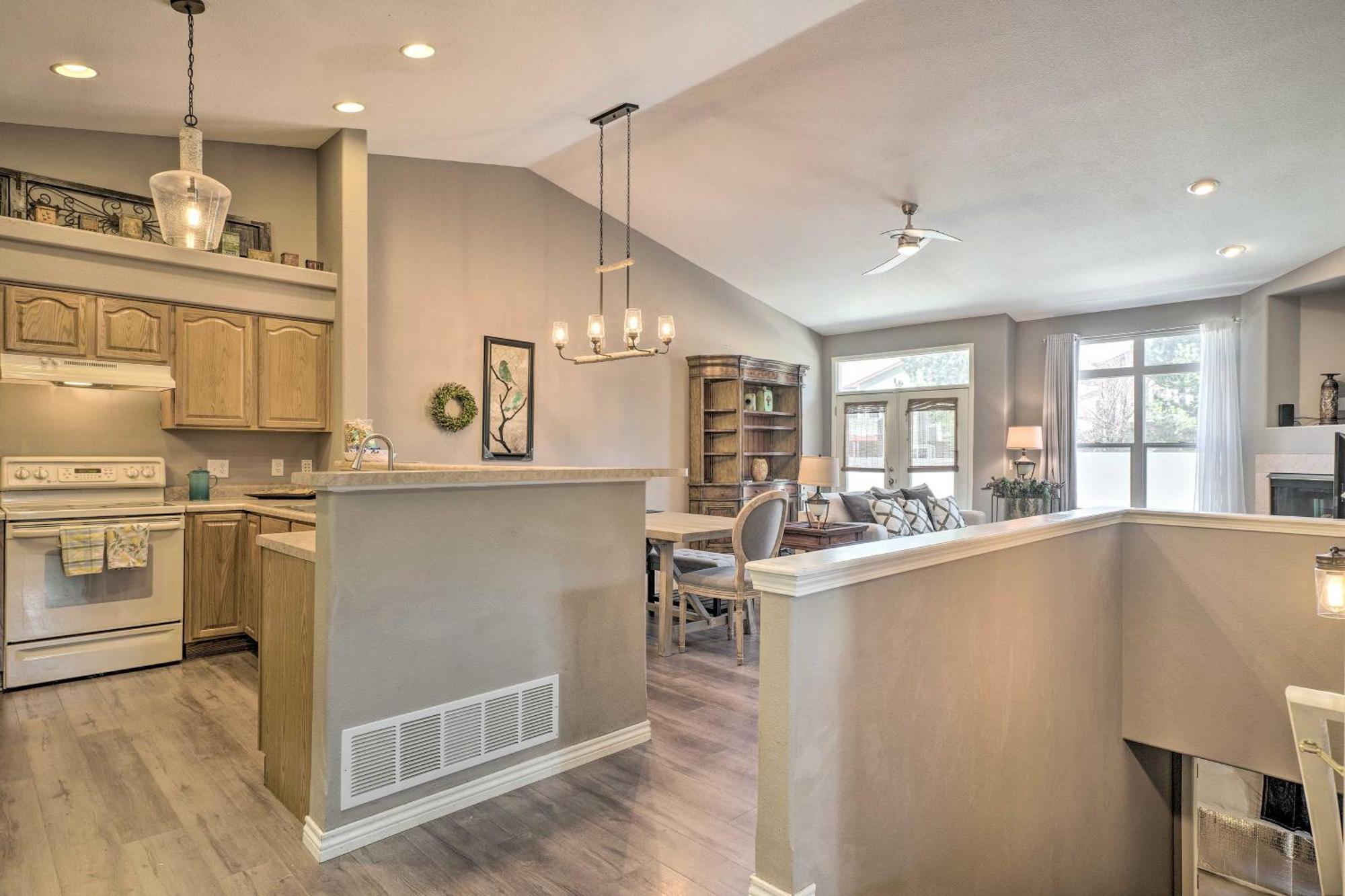 Holiday home Townhome About 10 Miles To Downtown! Colorado Springs