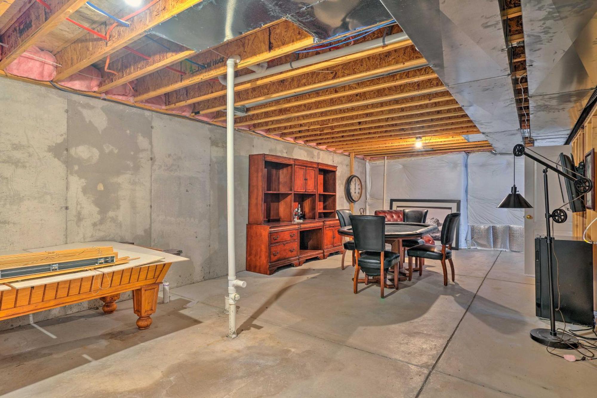 Townhome About 10 Miles To Downtown! *