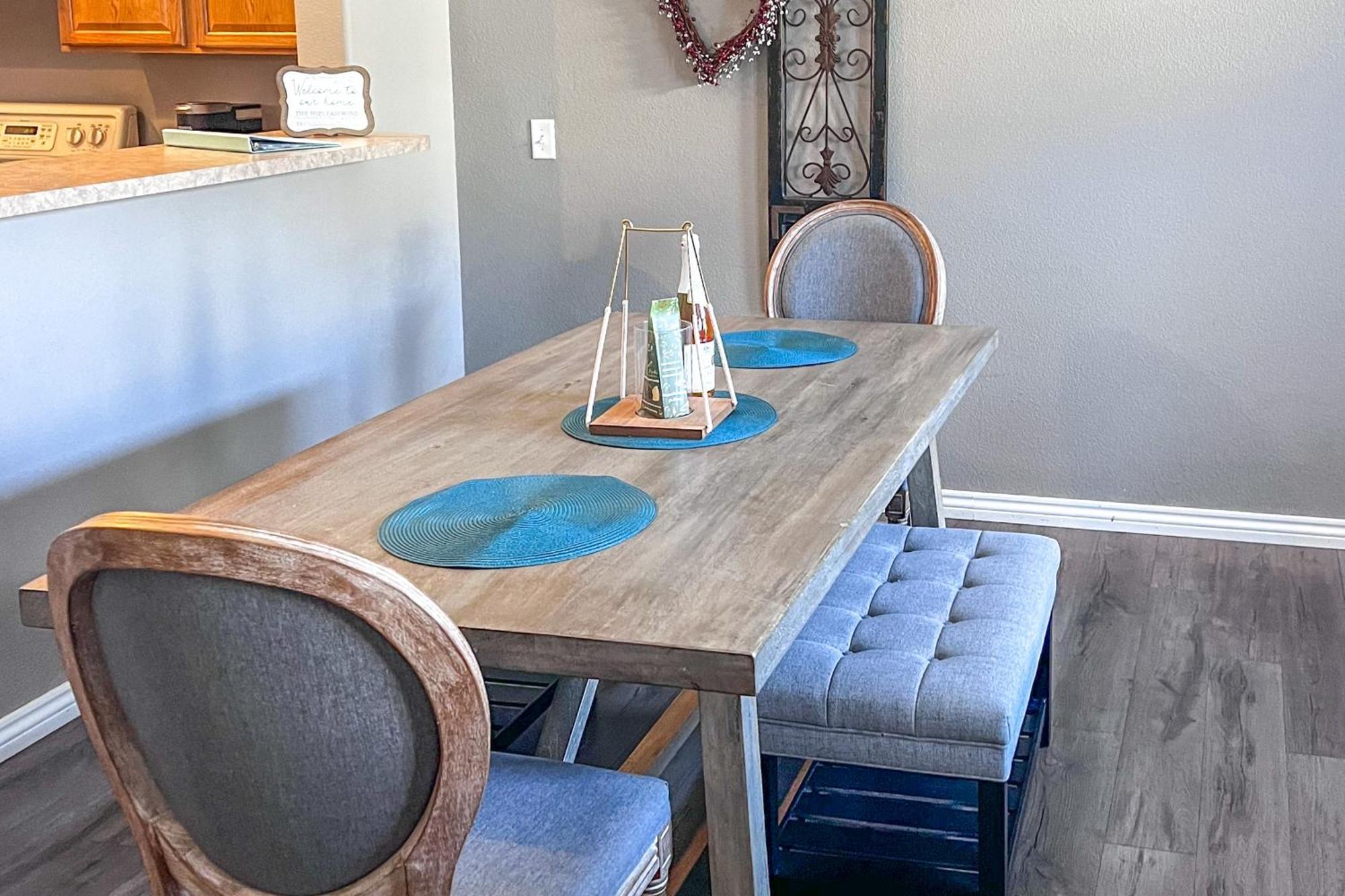 Townhome About 10 Miles To Downtown! Colorado Springs
