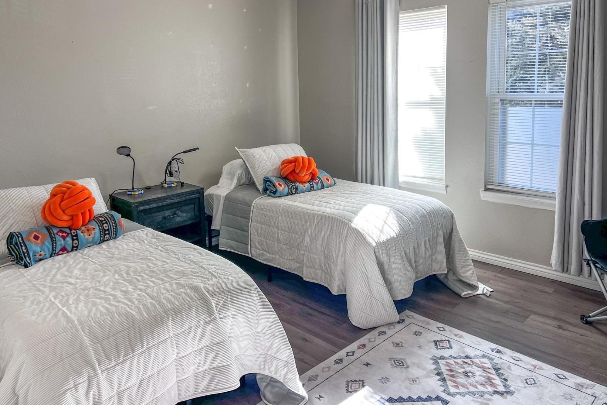 Holiday home Townhome About 10 Miles To Downtown!