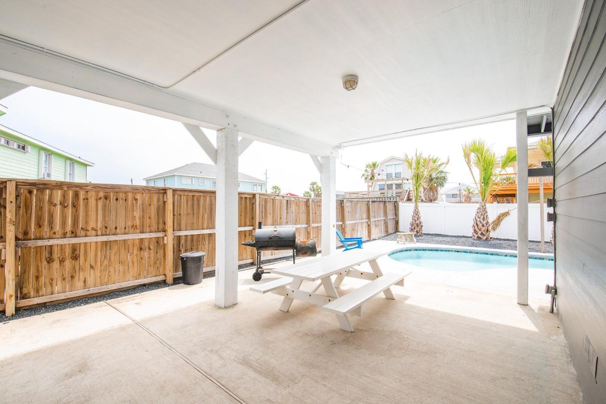 Latitude Adjustment - Private Pool Elevator *
