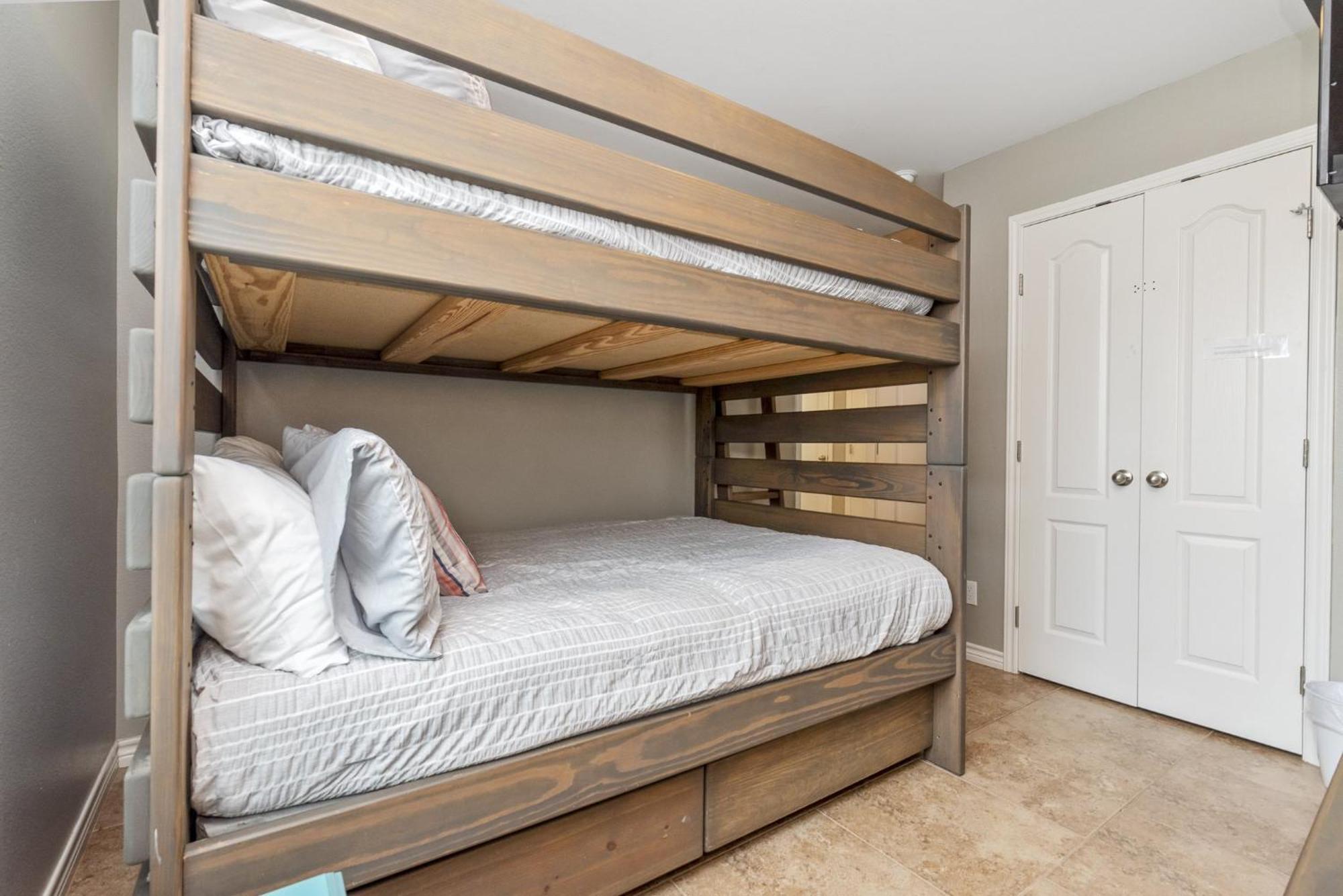 Latitude Adjustment - Private Pool Elevator Holiday home Colorado Springs
