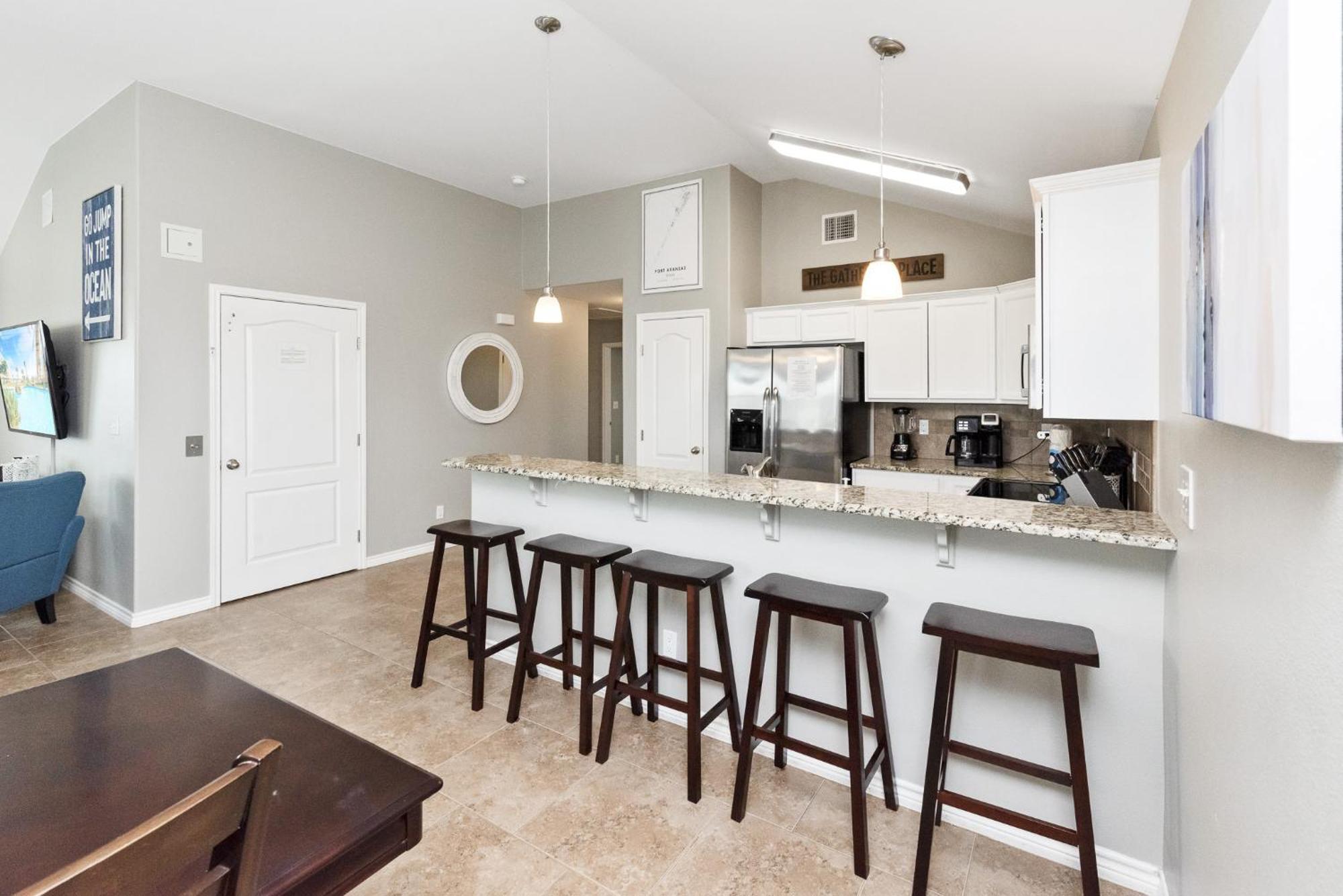 Latitude Adjustment - Private Pool Elevator Holiday home
