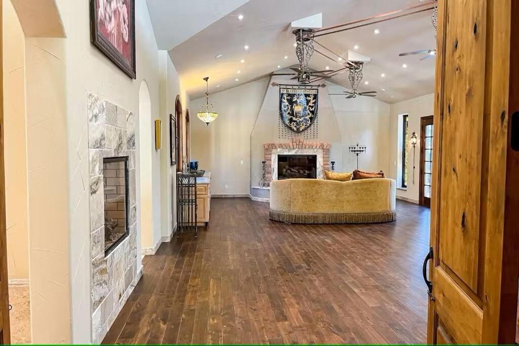 Apartment Luxury Mansion W Sauna Shower And Hot Tub *