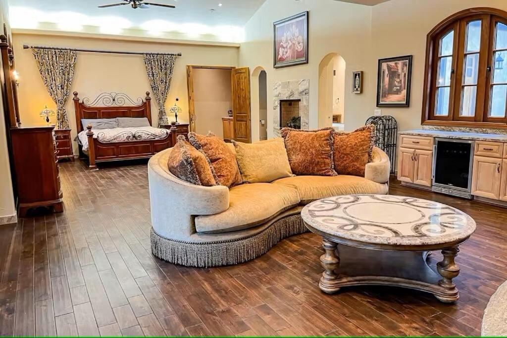 Luxury Mansion W Sauna Shower And Hot Tub * Colorado Springs