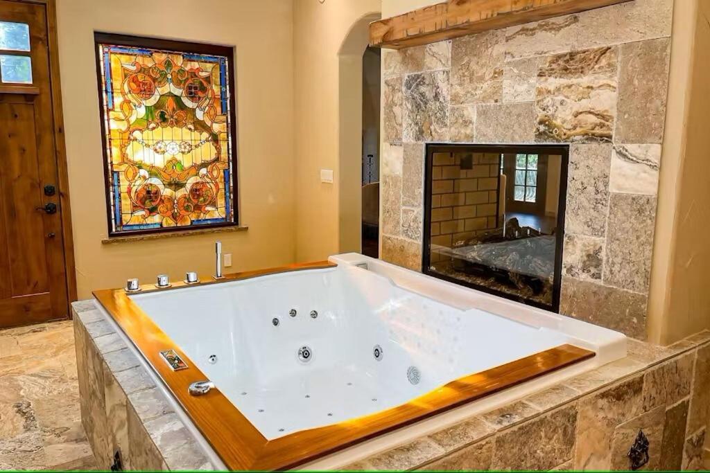 Apartment Luxury Mansion W Sauna Shower And Hot Tub Colorado Springs