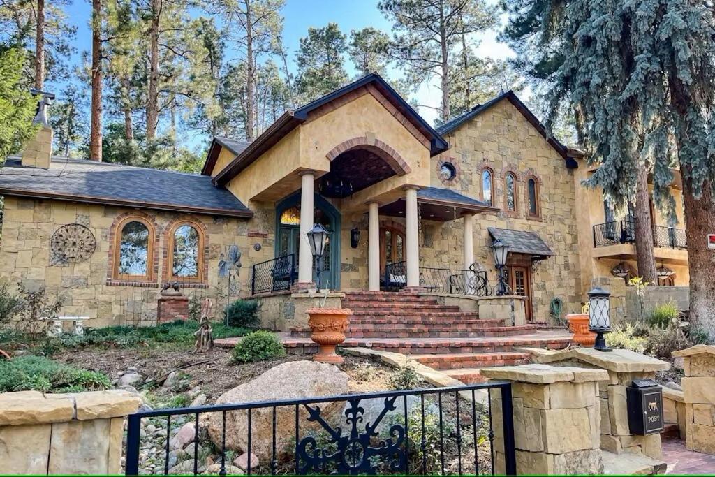 Apartment Luxury Mansion W Sauna Shower And Hot Tub