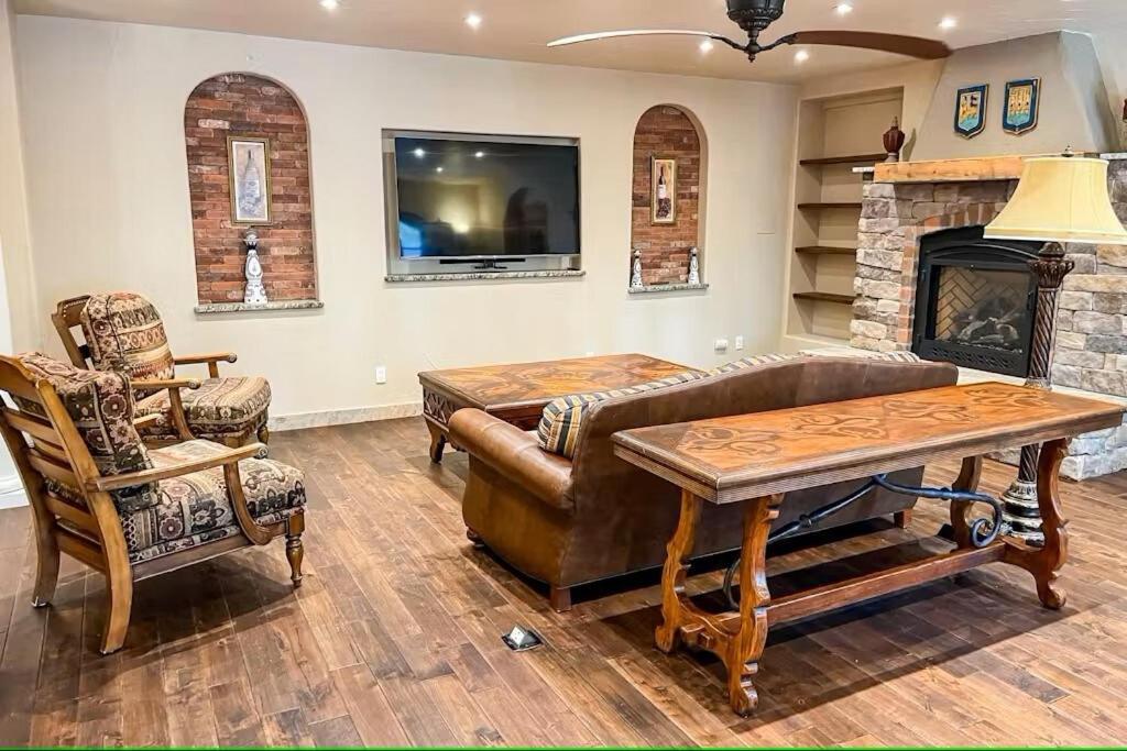 Apartment Luxury Mansion W Sauna Shower And Hot Tub