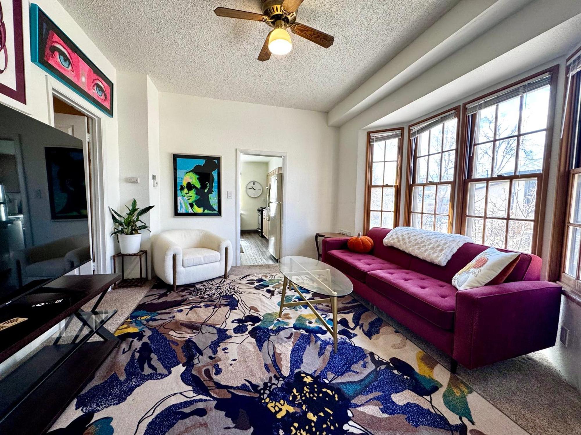 Spacious 2-bedroom Near Downtown Apartment