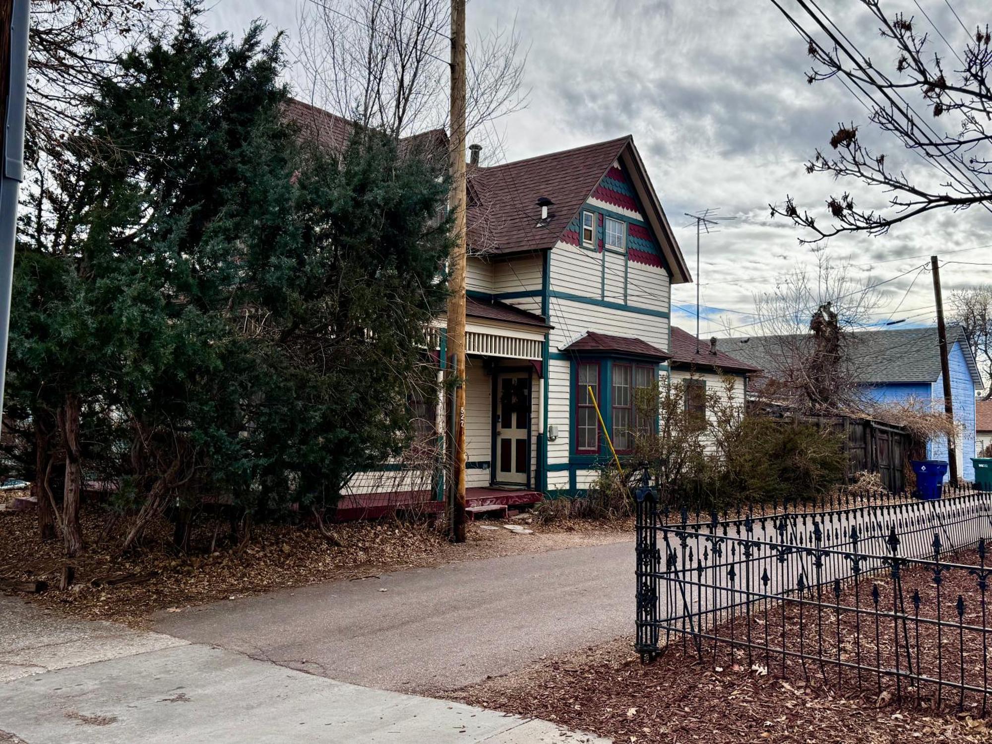 Spacious 2-bedroom Near Downtown Apartment
