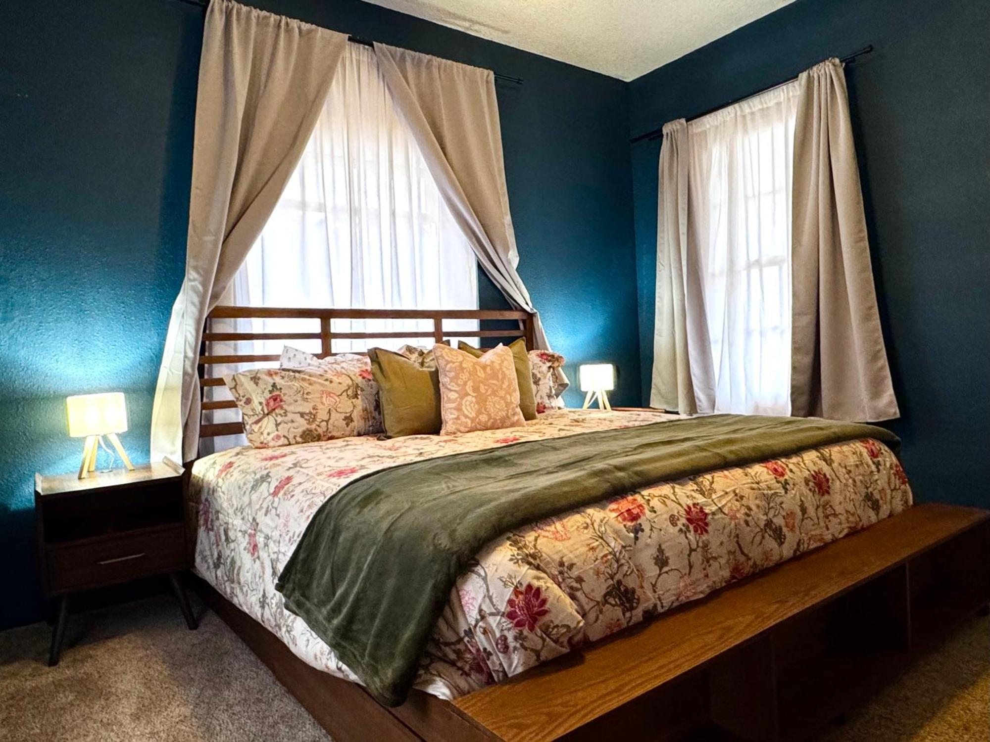 Spacious 2-bedroom Near Downtown * Colorado Springs