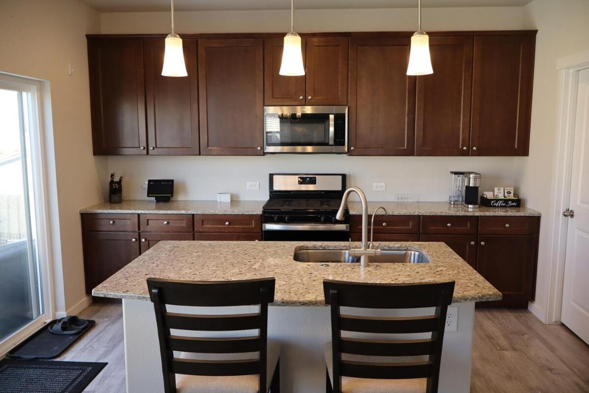 Holiday home Large Private Corner Lot With Hot Tub On Cul-de-sac *