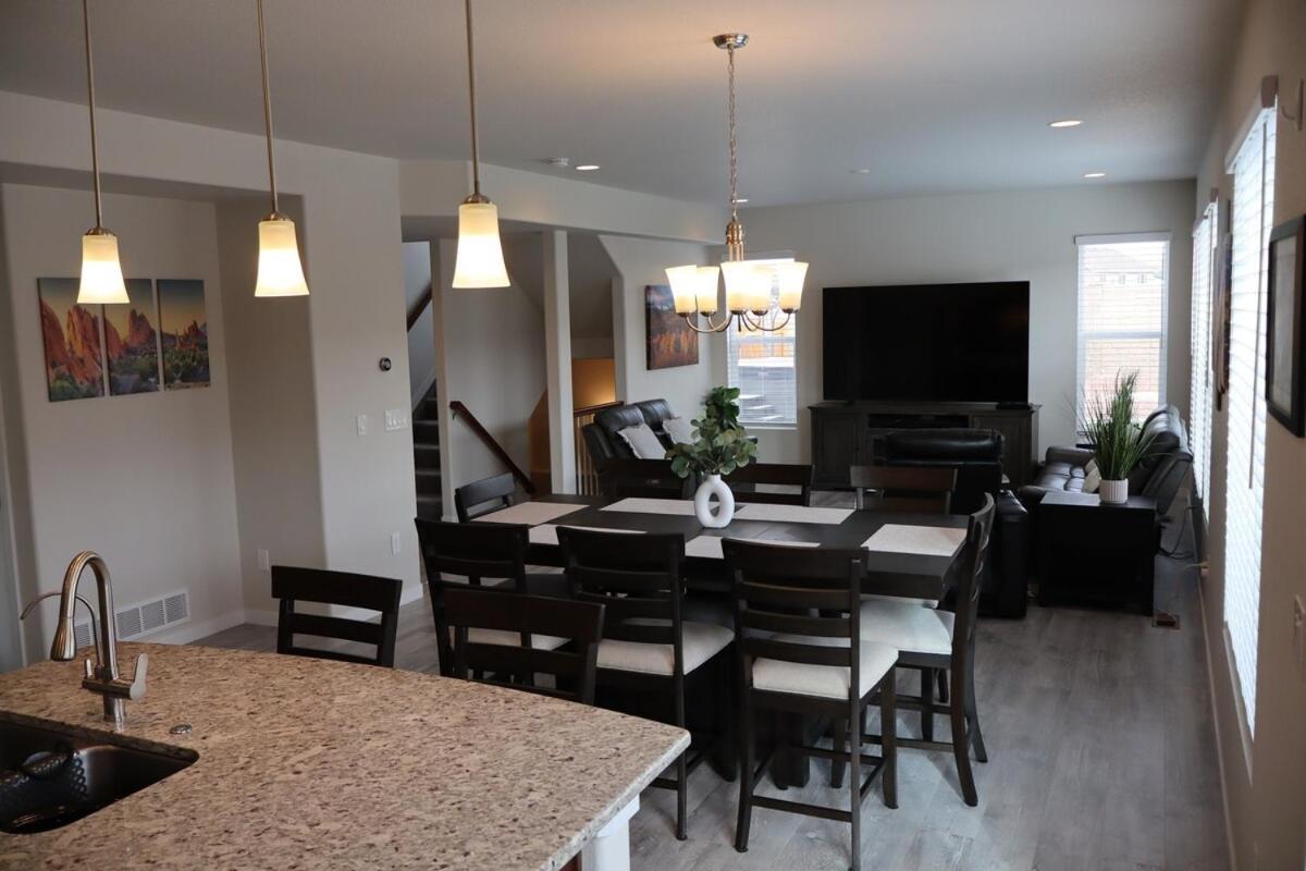 Large Private Corner Lot With Hot Tub On Cul-de-sac Holiday home *