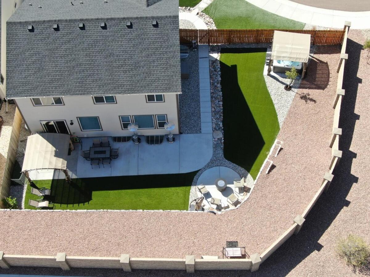 Holiday home Large Private Corner Lot With Hot Tub On Cul-de-sac