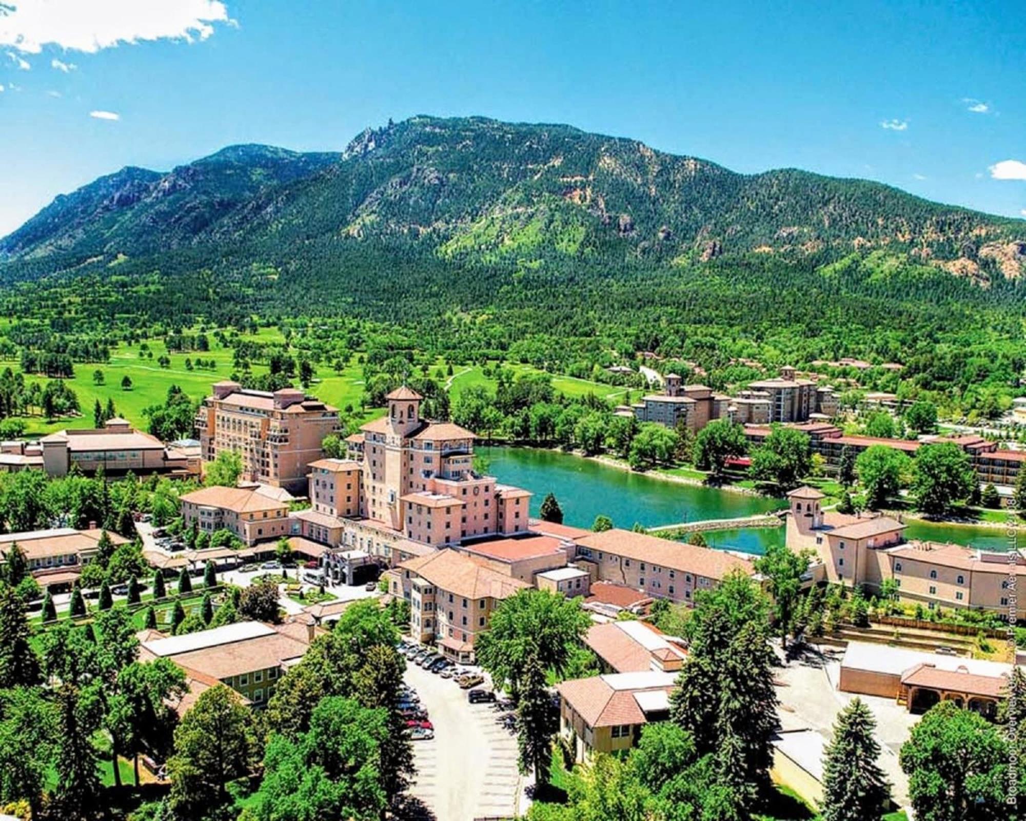Olympic Flat Downtown W Hot Tub Bbq & Fire Pit Apartment Colorado Springs