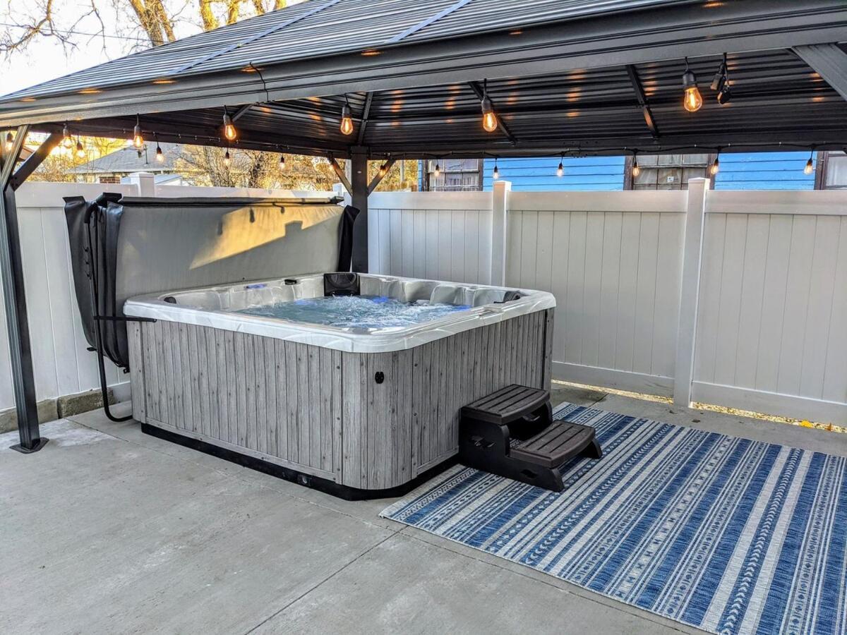 Olympic Flat Downtown W Hot Tub Bbq & Fire Pit