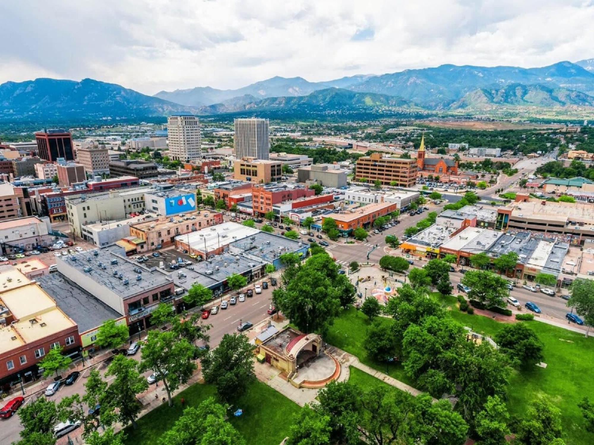 Olympic Flat Downtown W Hot Tub Bbq & Fire Pit Apartment