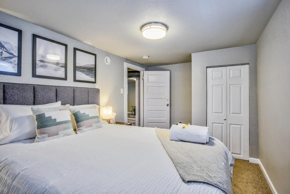 Apartment Olympic Flat Downtown W Hot Tub Bbq & Fire Pit *