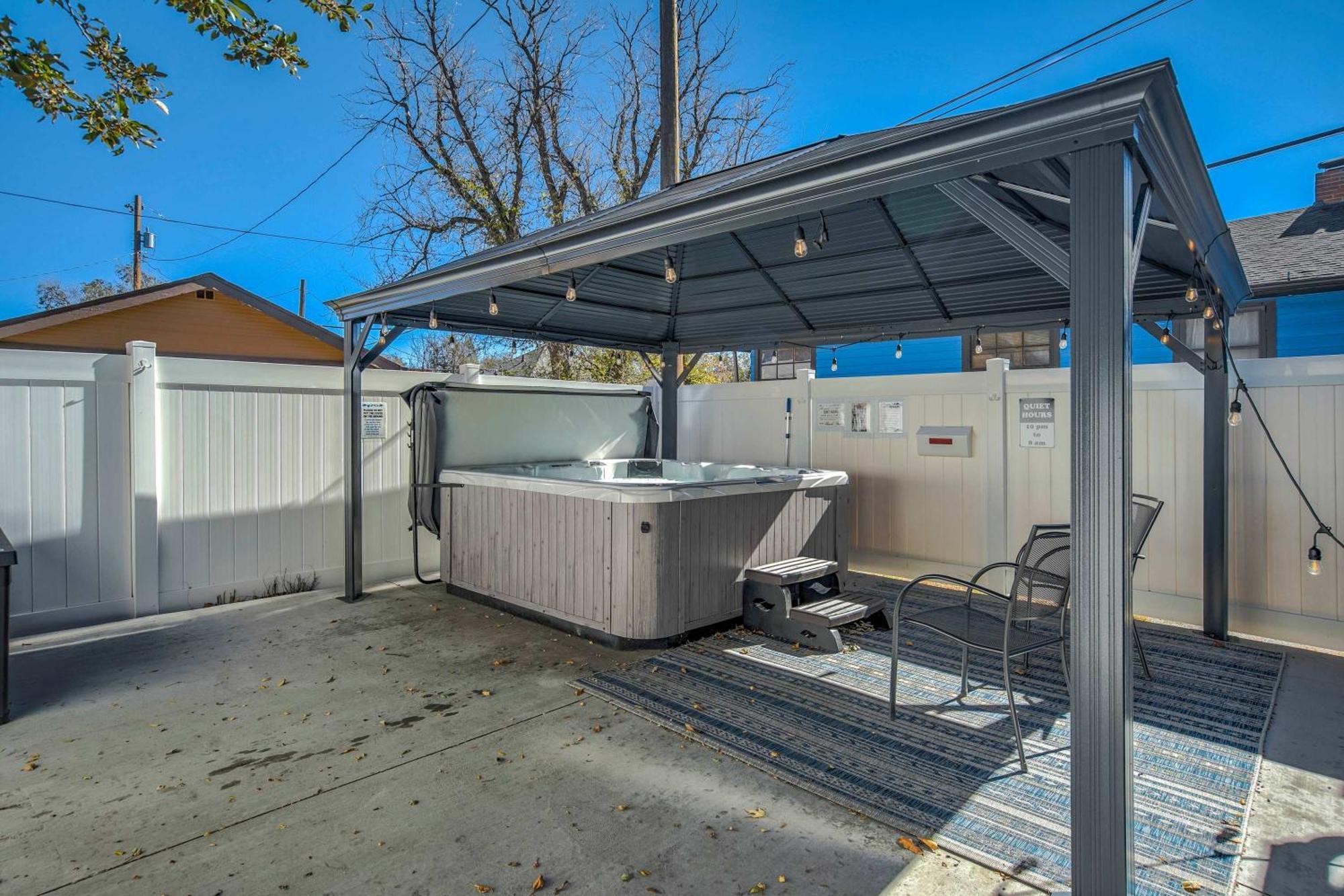 Olympic Flat Downtown W Hot Tub Bbq & Fire Pit Apartment Colorado Springs