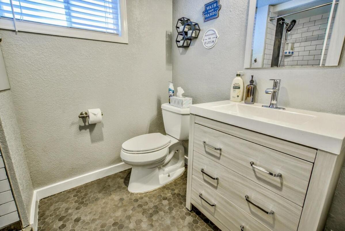 Olympic Flat Downtown W Hot Tub Bbq & Fire Pit *