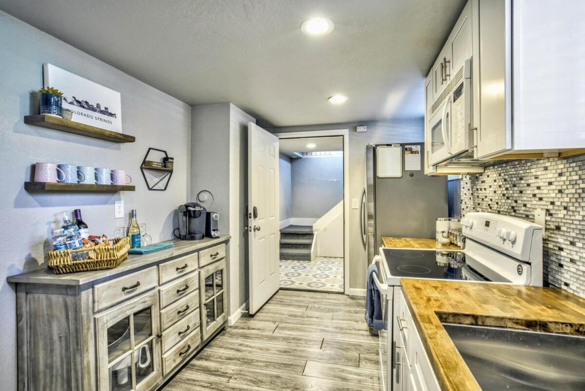 Olympic Flat Downtown W Hot Tub Bbq & Fire Pit *