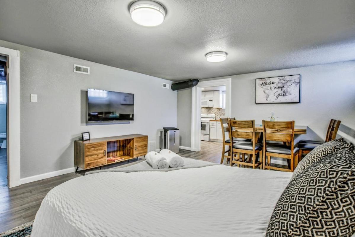 Olympic Flat Downtown W Hot Tub Bbq & Fire Pit *