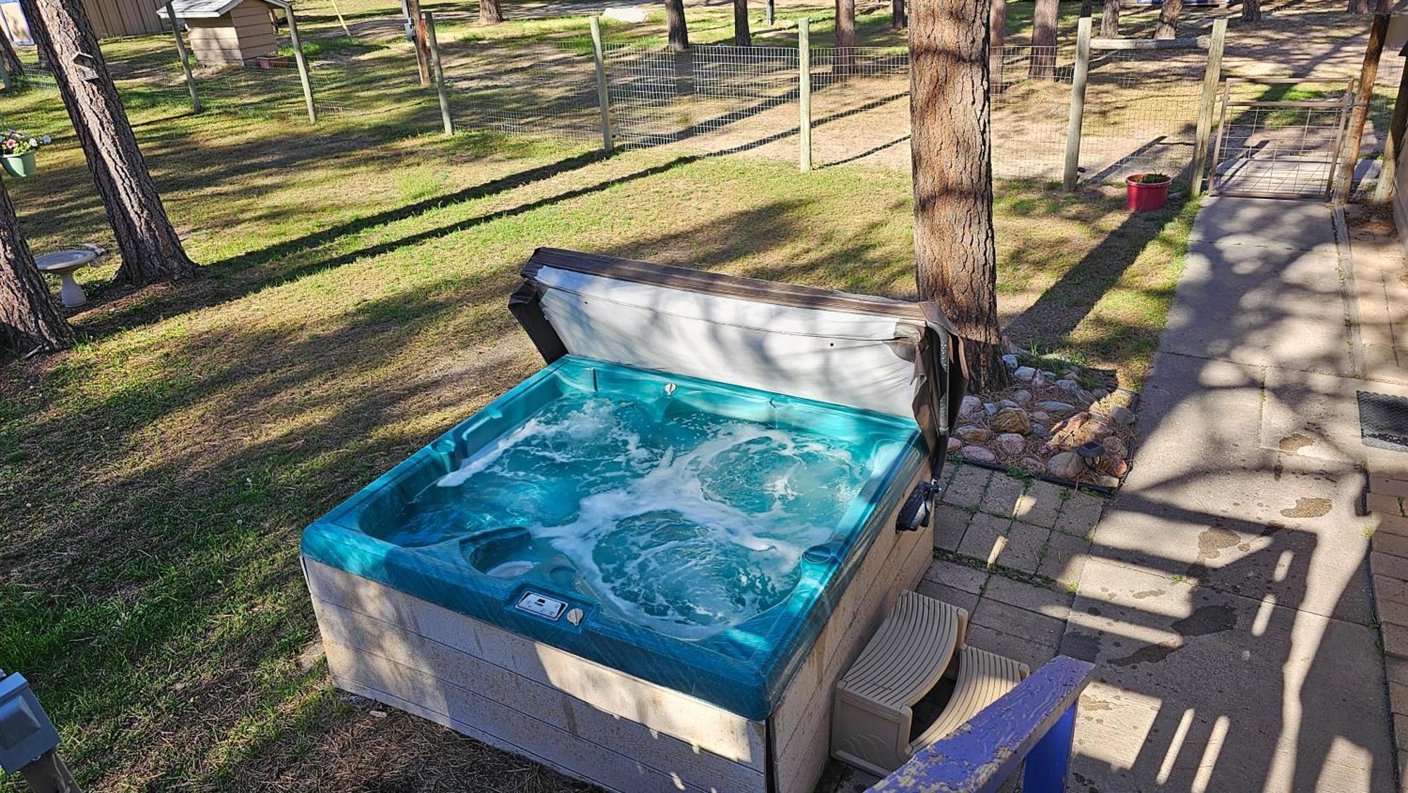 4 Bedroom 3 Bath With Hot Tub On 5 Acres Holiday home *