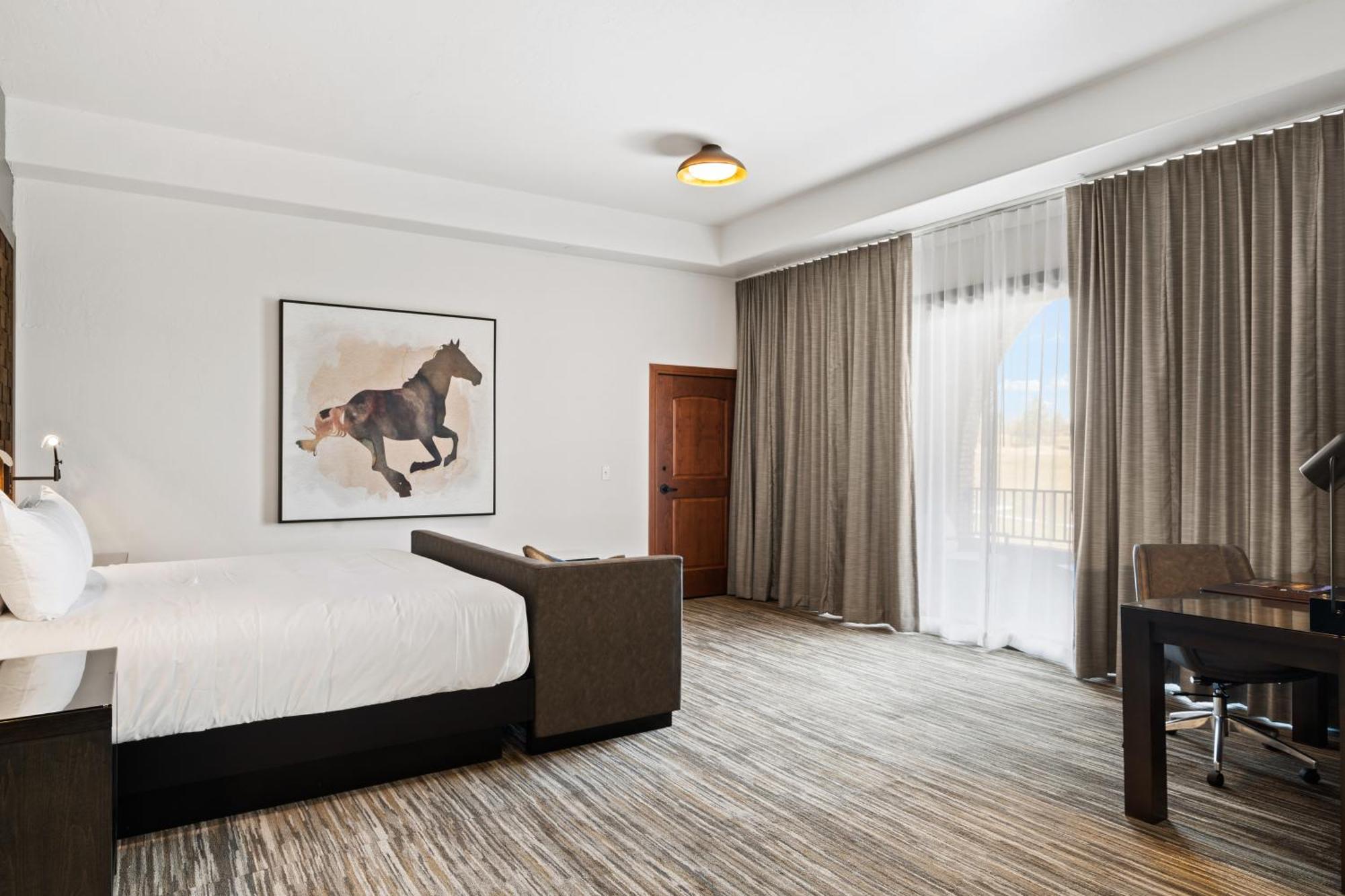 Flying Horse & Club Lodge *