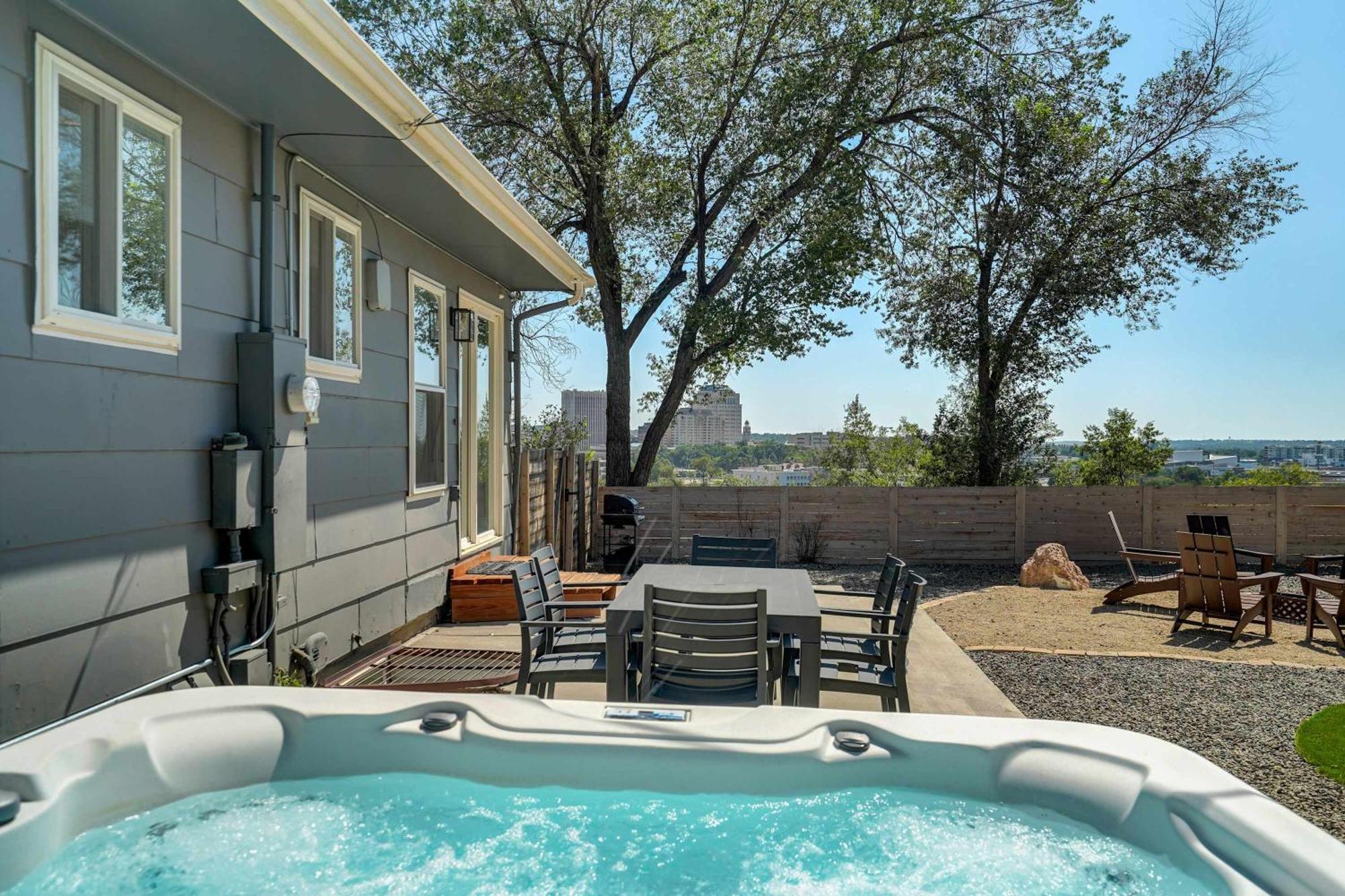 Skyline Estate Hot Tub Spacious Yard & Views