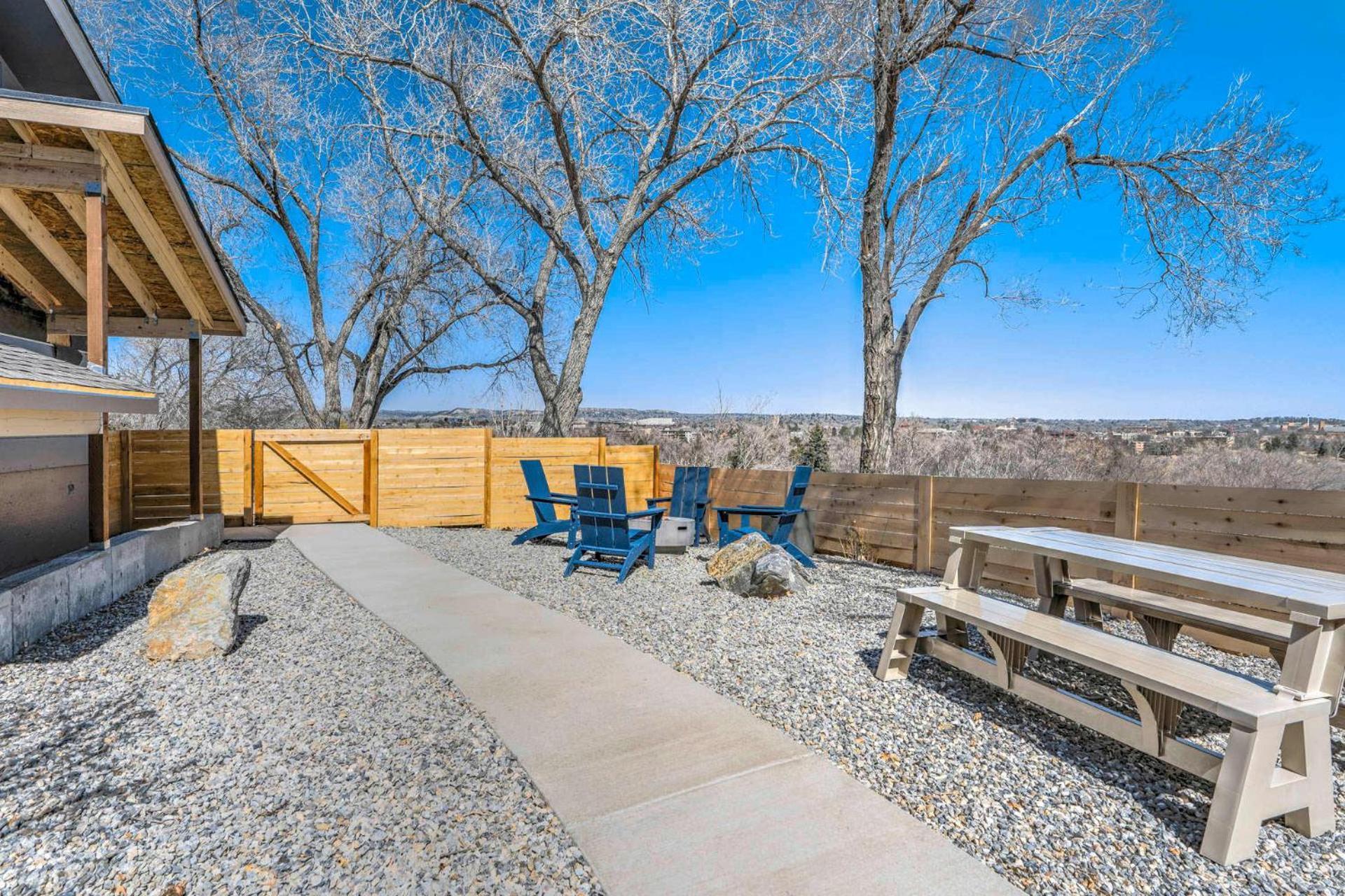 Skyline Estate Hot Tub Spacious Yard & Views Holiday home Colorado Springs