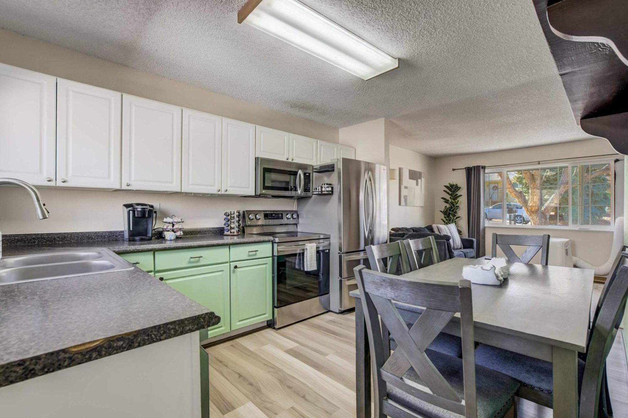 Runaway Escapade Smarttvs Sleeps10 Fullkitchen Self-entry Colorado Springs