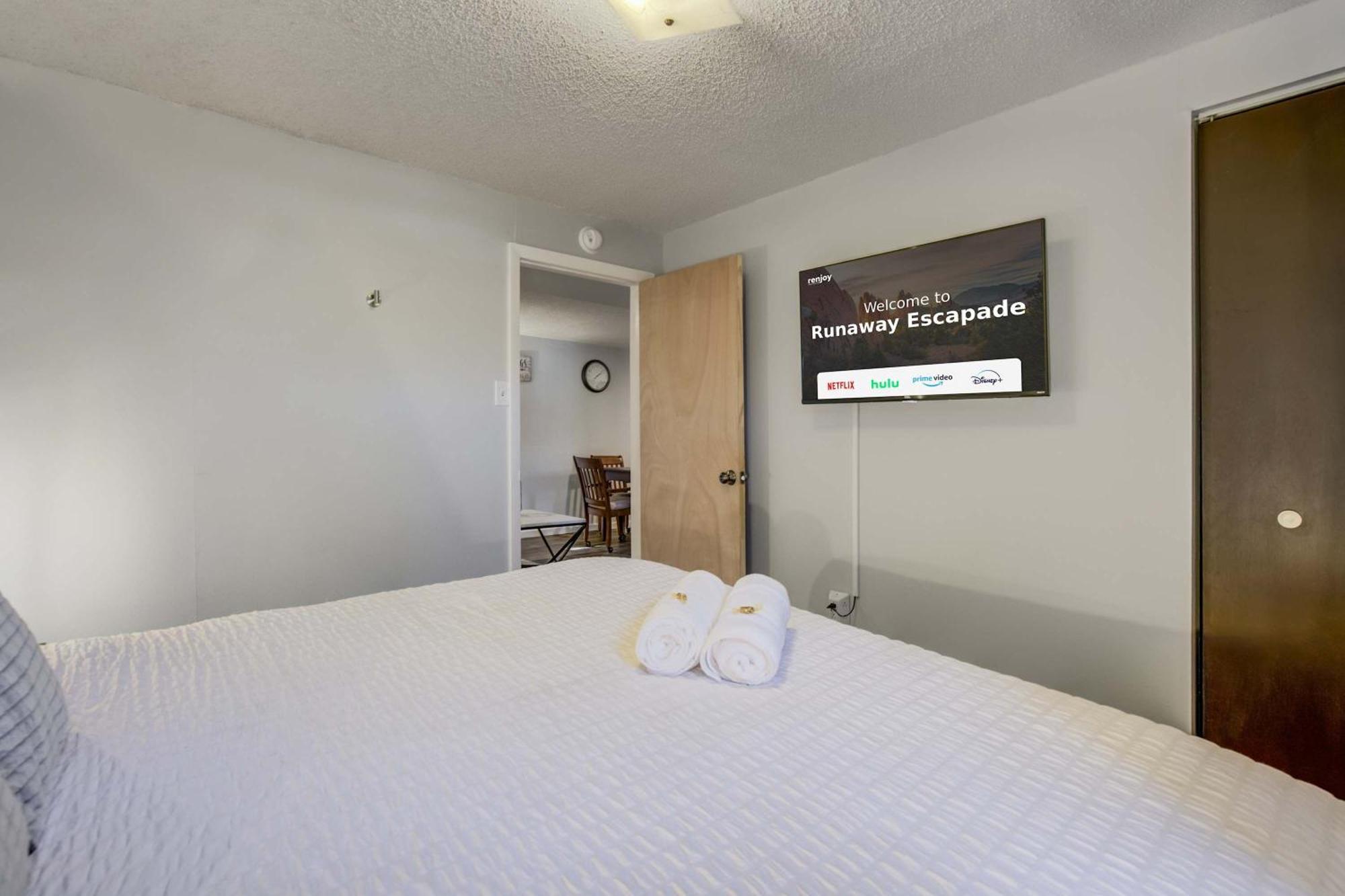 Runaway Escapade Smarttvs Sleeps10 Fullkitchen Self-entry Holiday home Colorado Springs