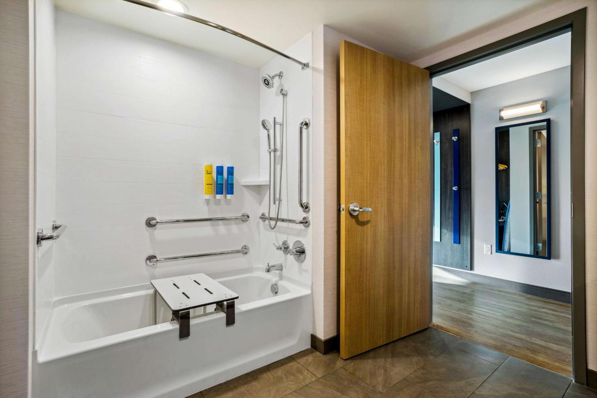 Tru By Hilton Airport Hotel 3*
