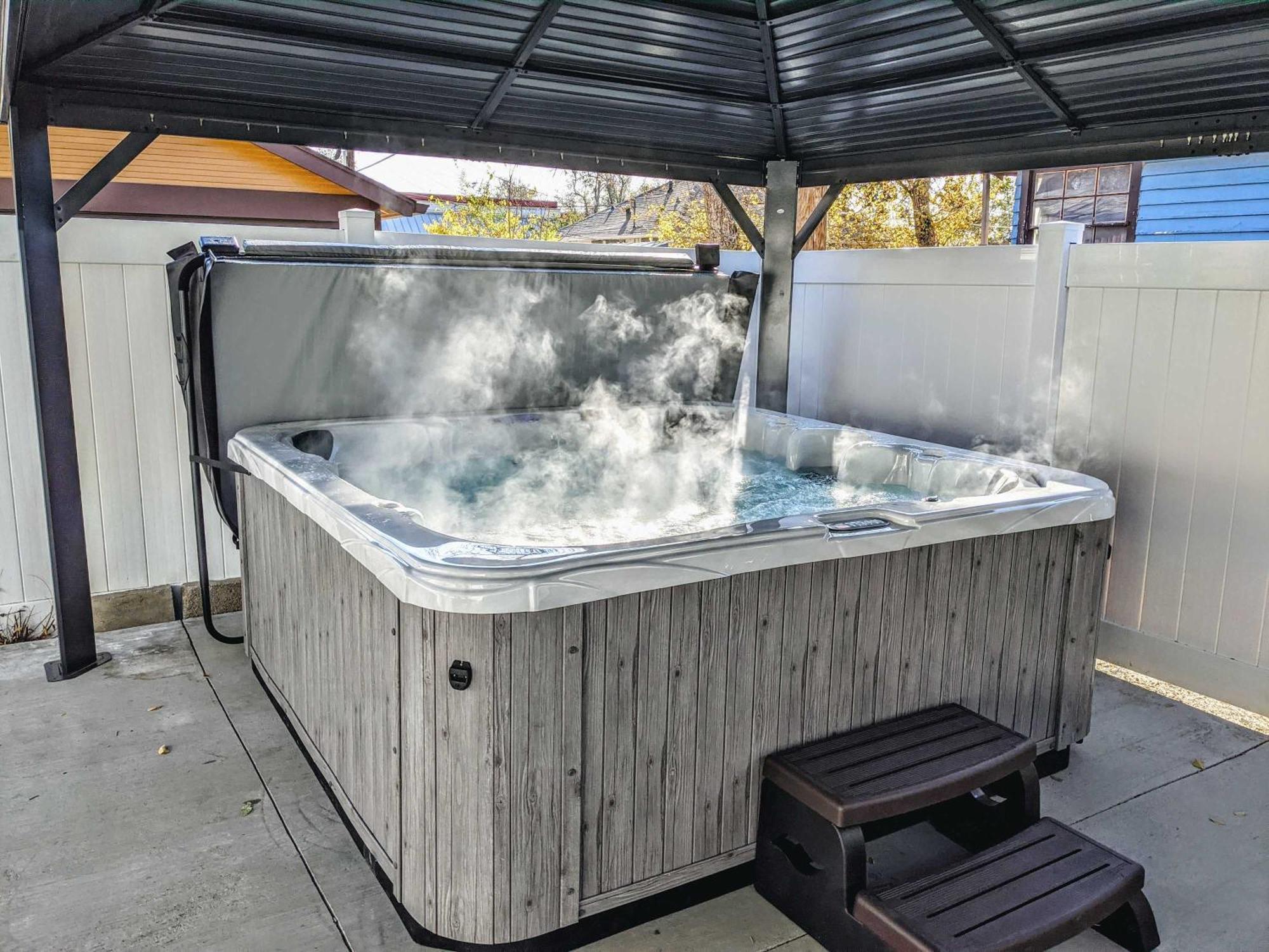 Olympic - Workcation Hot Tub 4k Roku Holiday home *