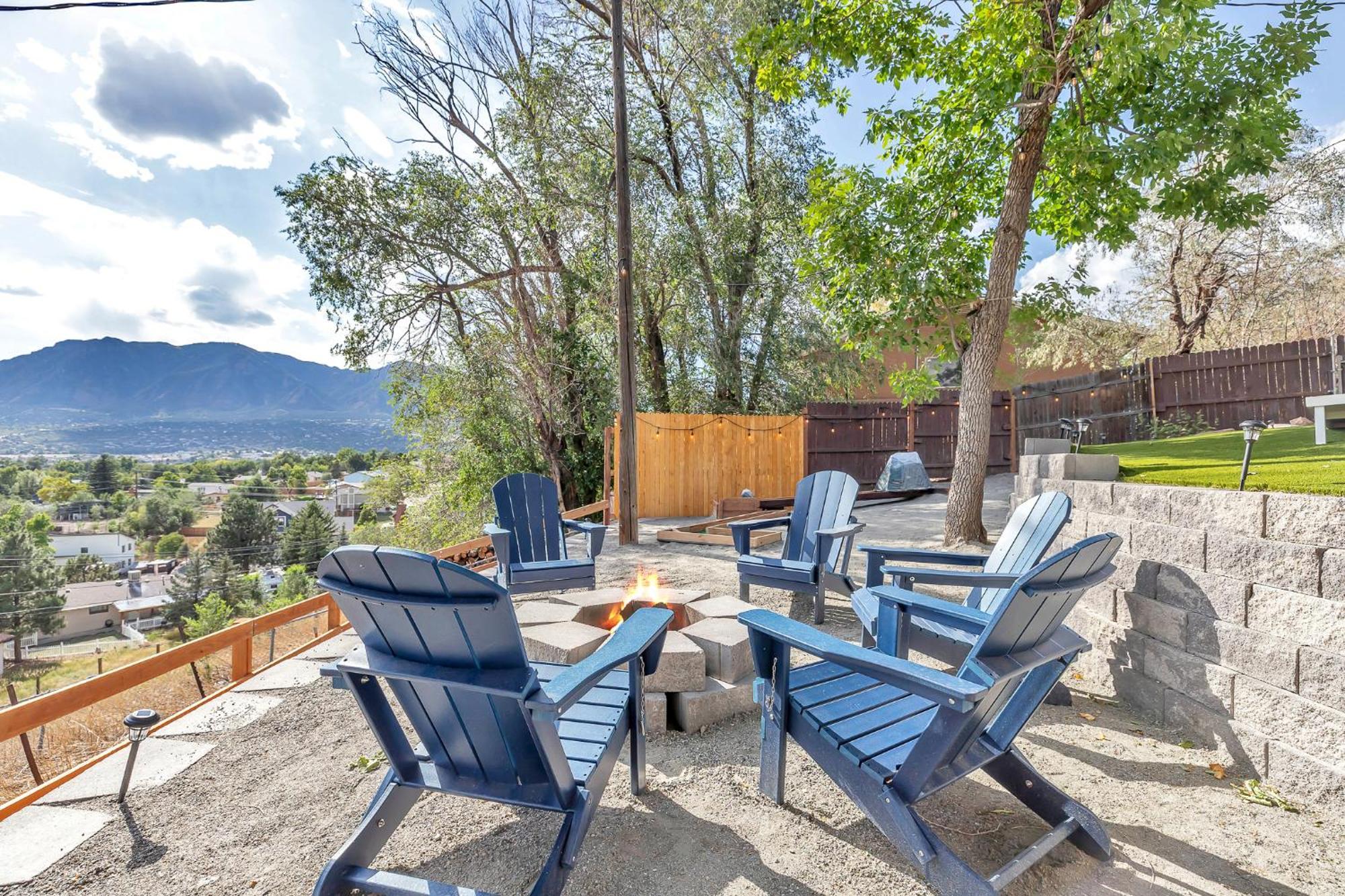 Mountain Views Climbing Mini Golf Hot Tub *