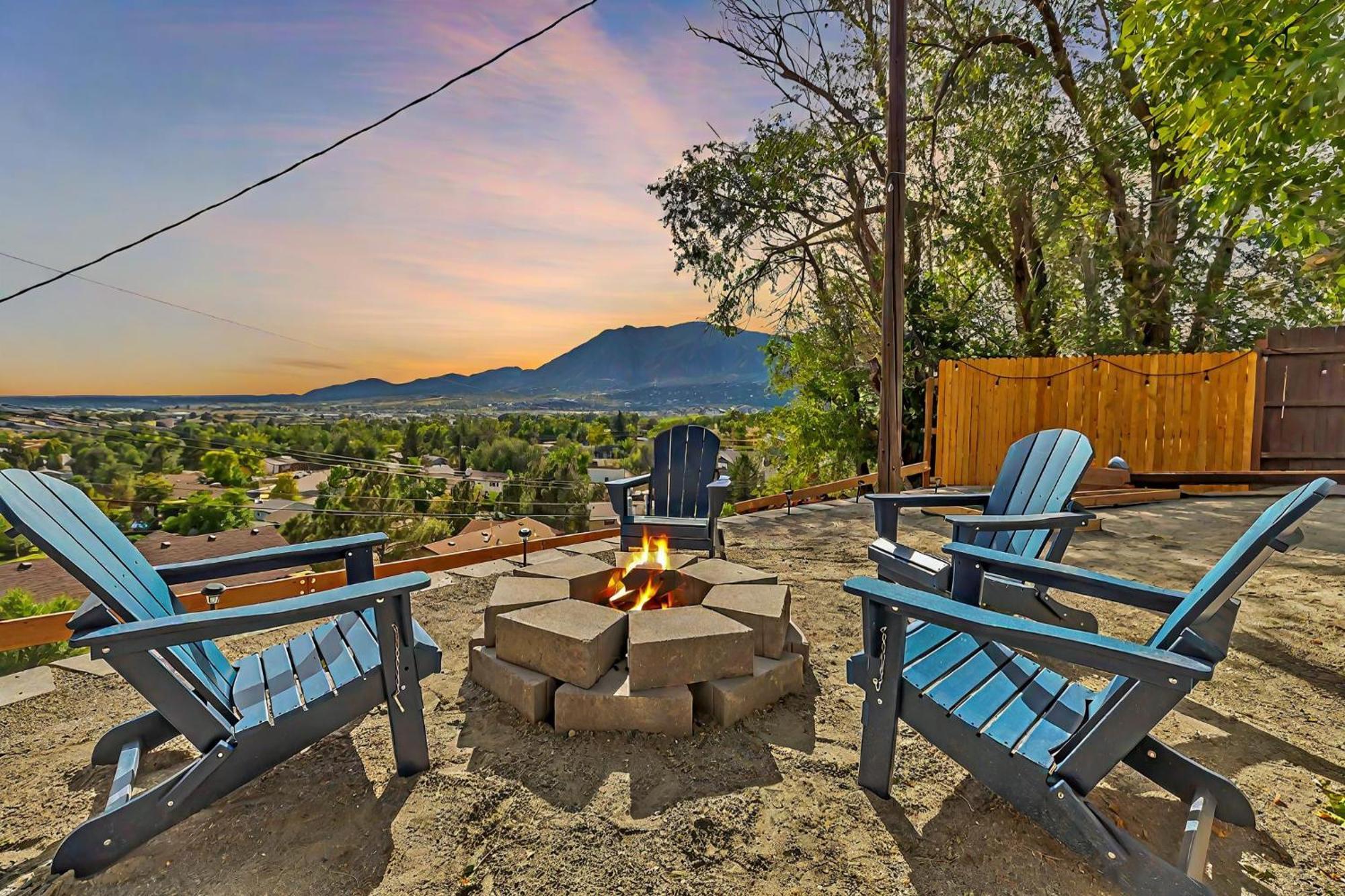 Mountain Views Climbing Mini Golf Hot Tub Holiday home Colorado Springs