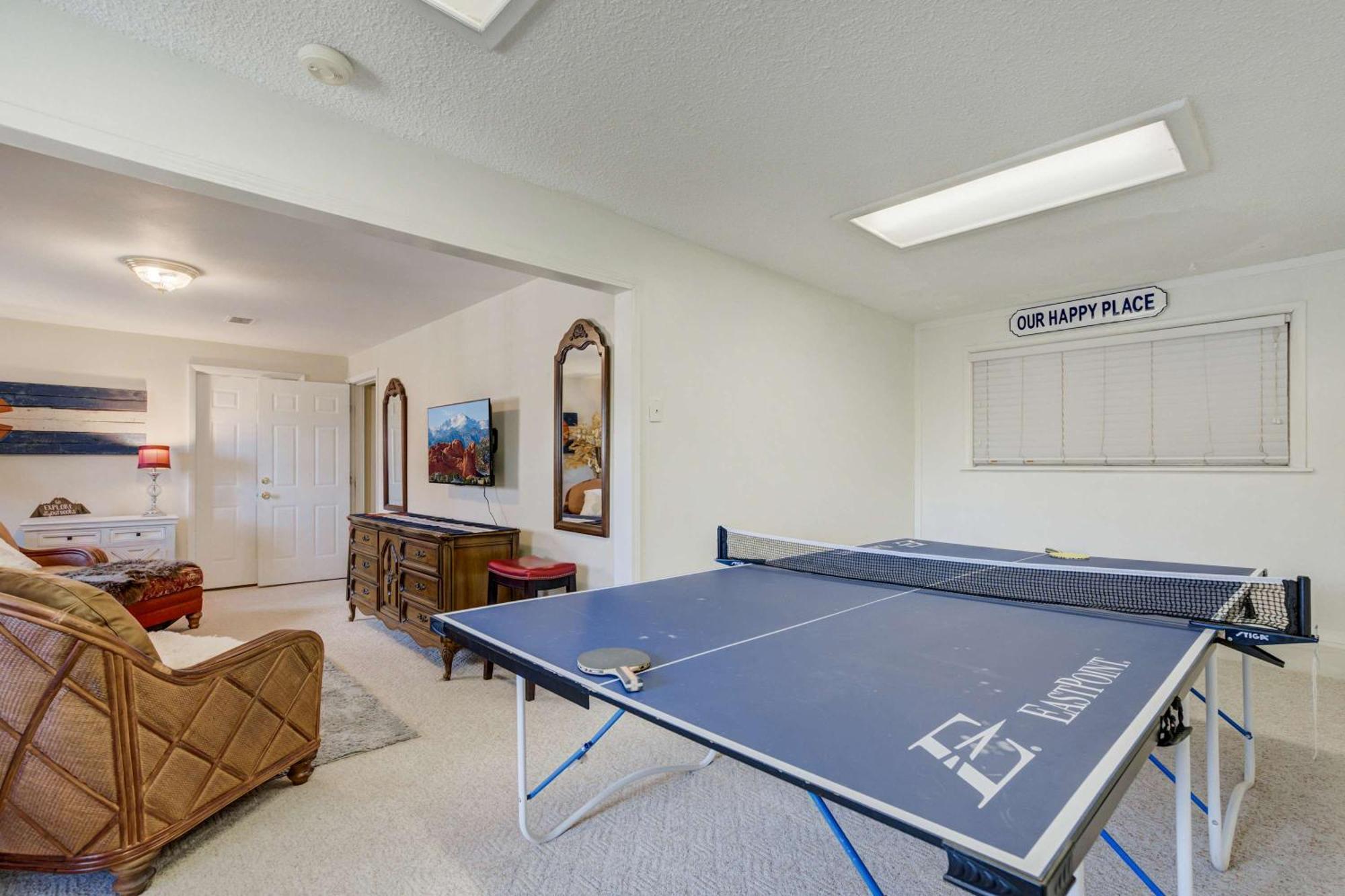 4bd Family Heart Of Cos Lrg Backyard And Gameroom Holiday home Colorado Springs