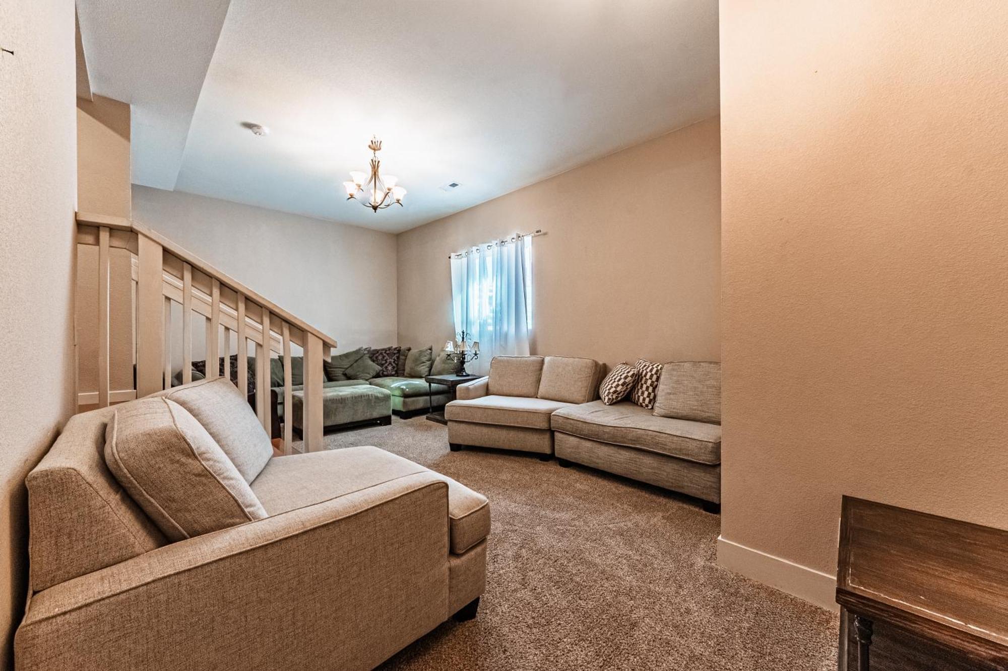 Huge Cozy With Many Bedrooms In Ivywild Holiday home