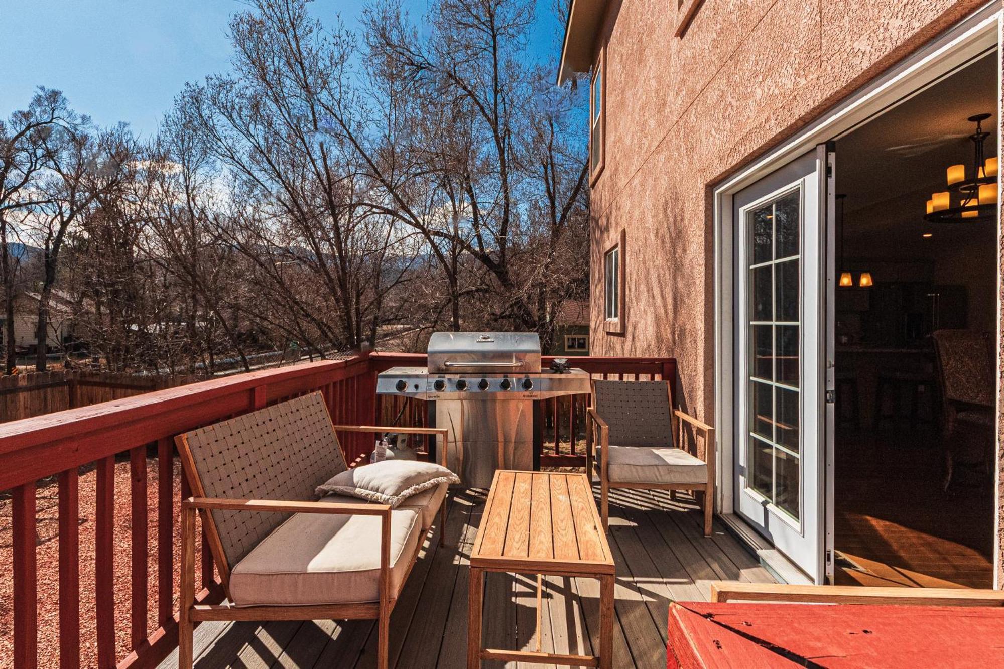 Huge Cozy With Many Bedrooms In Ivywild Colorado Springs