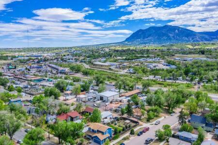 The Watermelon Hot Tub Bbq-grill King-bed Rokutv 800mbps-wifi Backyard Parking Holiday home Colorado Springs