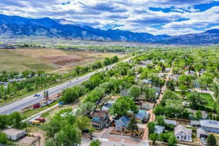 The Watermelon Hot Tub Bbq-grill King-bed Rokutv 800mbps-wifi Backyard Parking * Colorado Springs