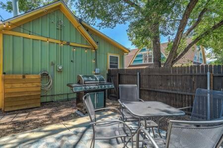 The Watermelon Hot Tub Bbq-grill King-bed Rokutv 800mbps-wifi Backyard Parking Holiday home Colorado Springs