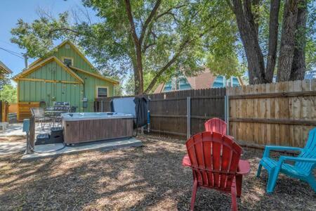 The Watermelon Hot Tub Bbq-grill King-bed Rokutv 800mbps-wifi Backyard Parking Colorado Springs