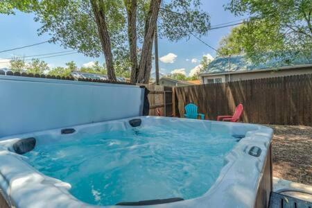 The Watermelon Hot Tub Bbq-grill King-bed Rokutv 800mbps-wifi Backyard Parking * Colorado Springs