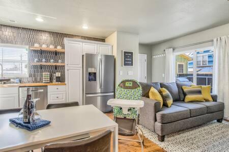 The Watermelon Hot Tub Bbq-grill King-bed Rokutv 800mbps-wifi Backyard Parking Colorado Springs