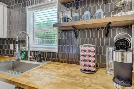 The Watermelon Hot Tub Bbq-grill King-bed Rokutv 800mbps-wifi Backyard Parking Holiday home *