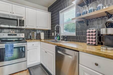 Holiday home The Watermelon Hot Tub Bbq-grill King-bed Rokutv 800mbps-wifi Backyard Parking Colorado Springs