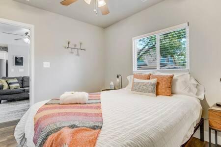 The Watermelon Hot Tub Bbq-grill King-bed Rokutv 800mbps-wifi Backyard Parking Colorado Springs